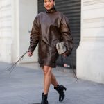 Modell őszi bokacsizmában