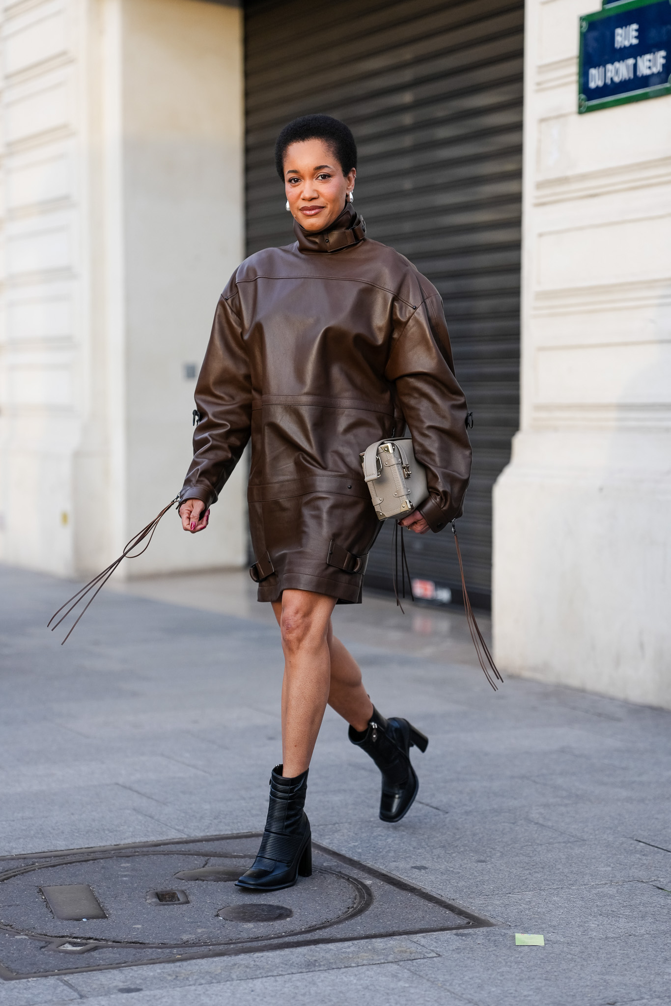 Modell őszi bokacsizmában