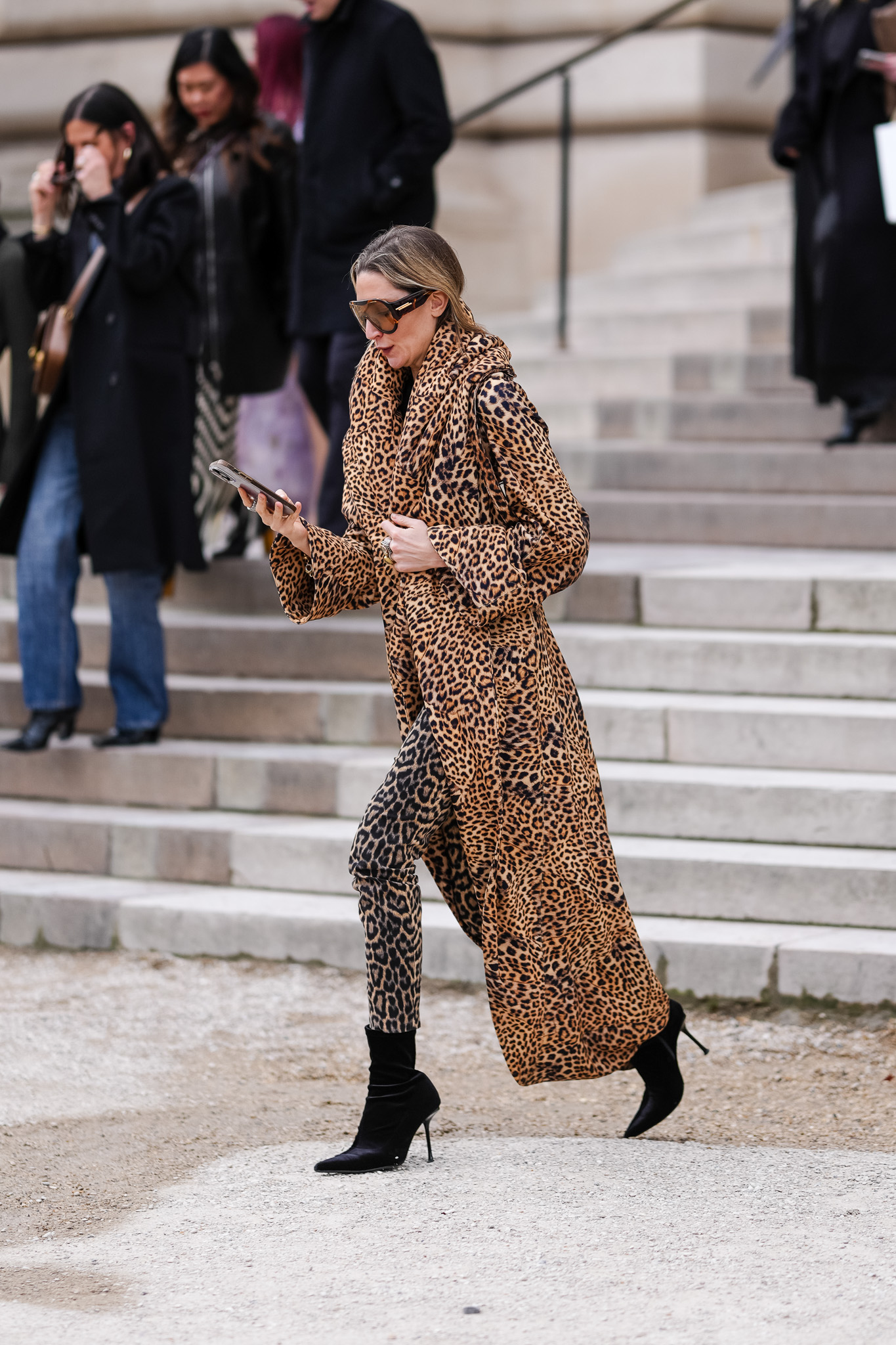 Modell őszi bokacsizmában