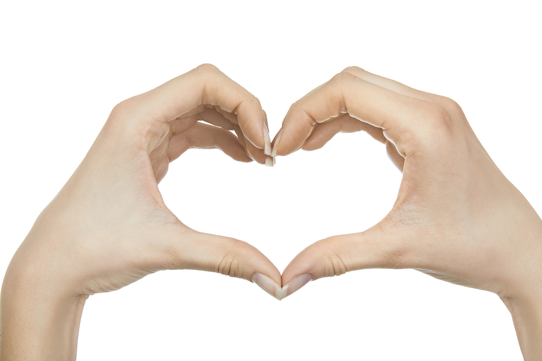 Szívet formázó női kéz