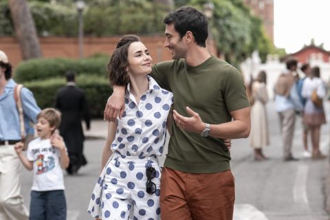Lily Collins és Eugenio Franceschini az Emily Párizsban c. sorozatban