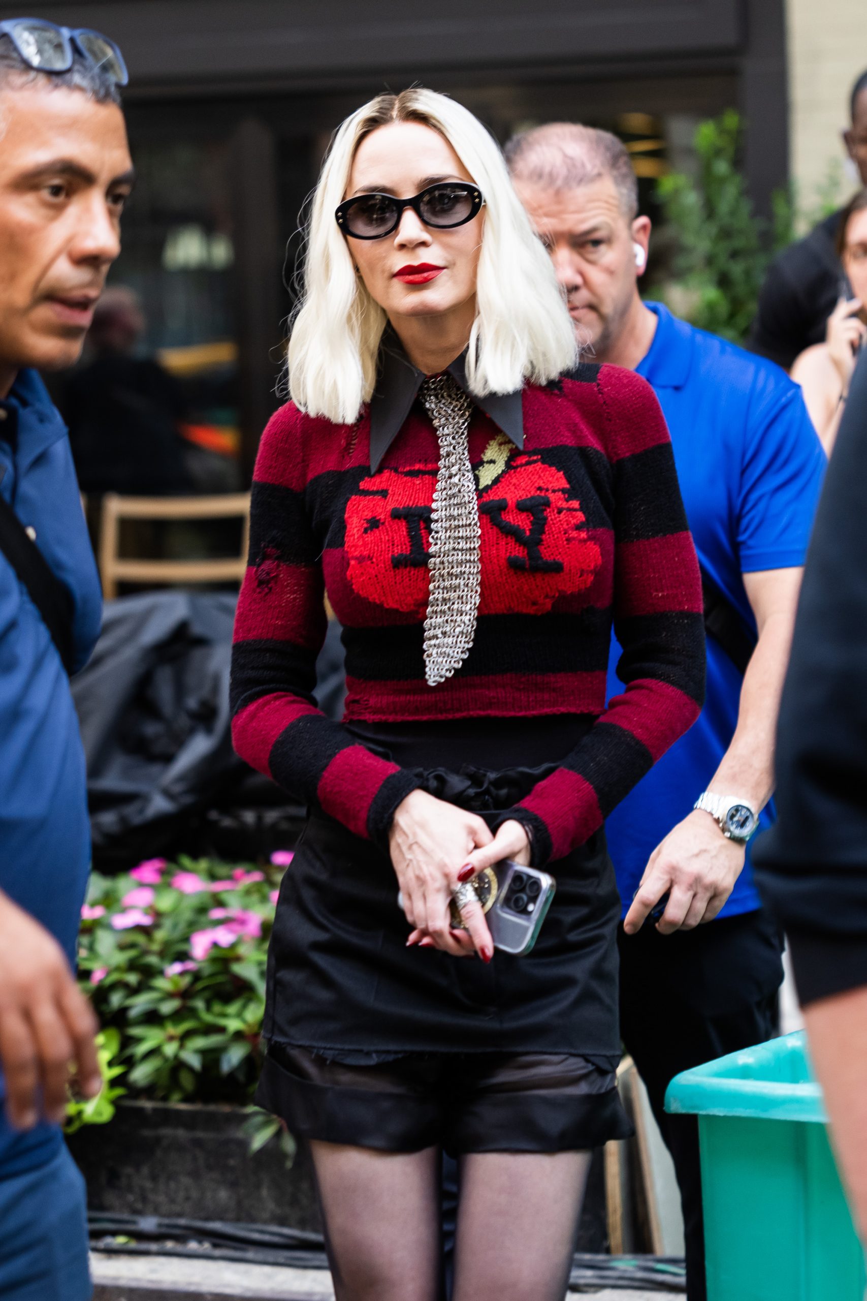 Emily Blunt Az ördög Pradát visel 2. részében, szőke hajjal