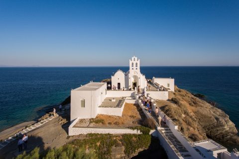 Chrisopigi kolostor, a tengerbe nyúló sziklán álló ikonikus szentély