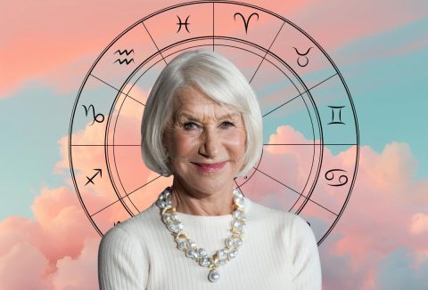 Helen Mirren rózsaszín égbolt és csillagjegyek szimbólumai előtt