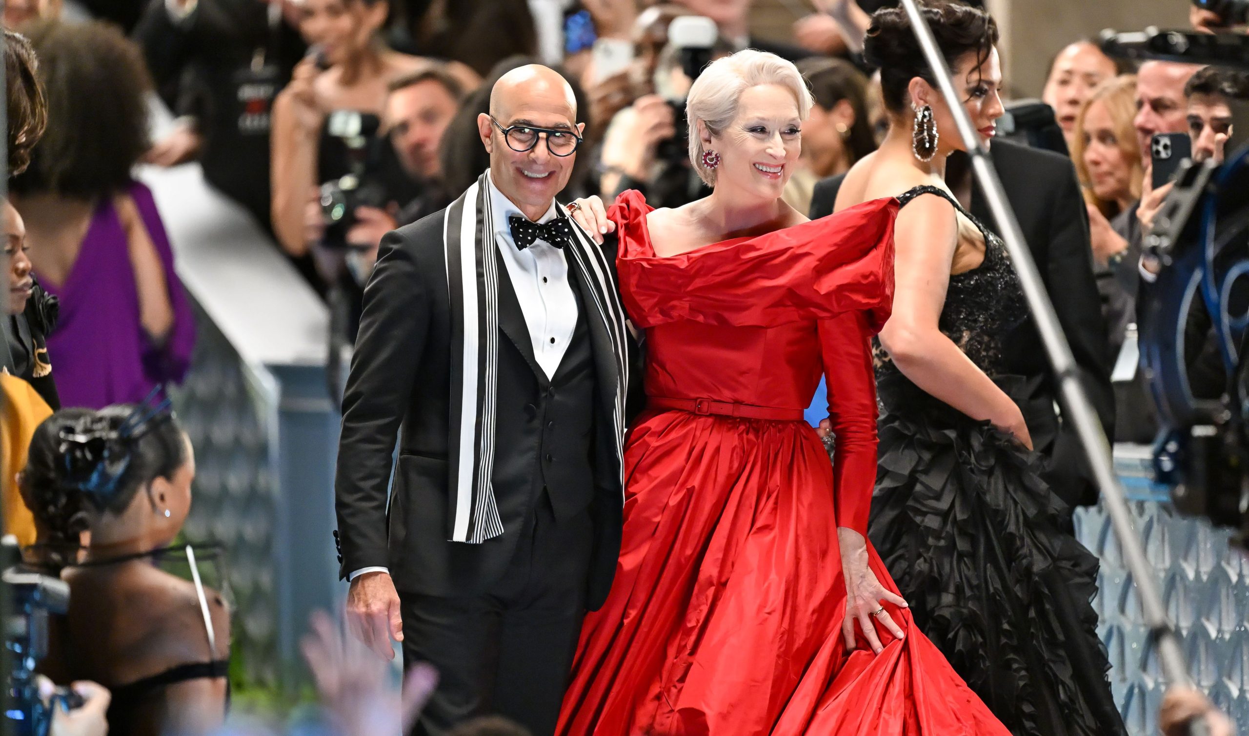 meryl-streep-az-ordog-pradat-visel2 2 | Marie Claire Meryl Streep piros ruhában Az ördög Pradát visel 2. forgatásán
