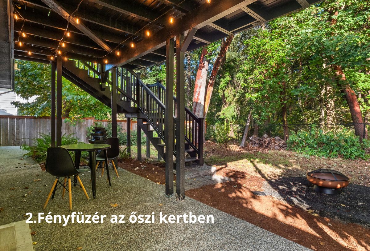 Fényfüzér őszi kertben