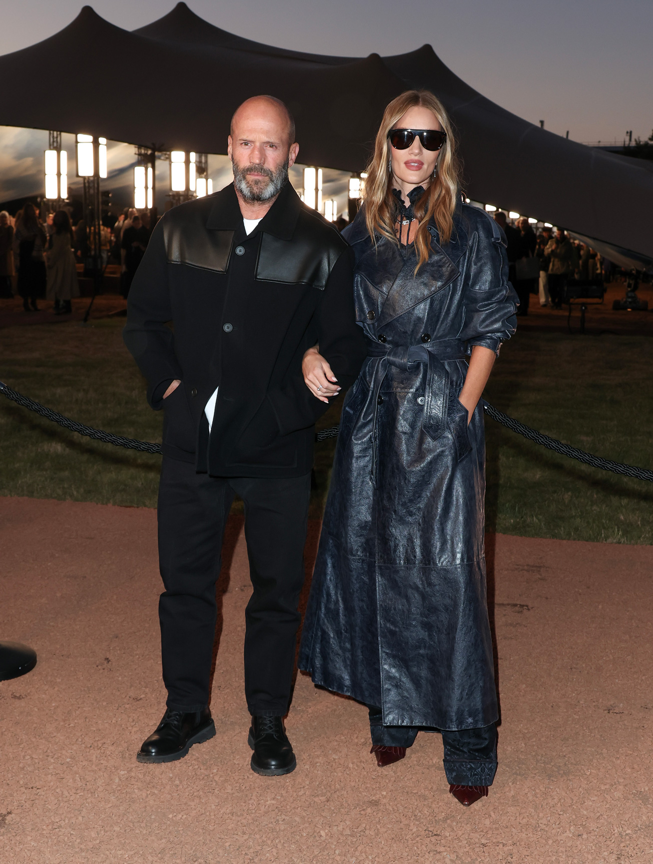 Rosie Huntington-Whiteley és Jason Statham a londoni divathéten