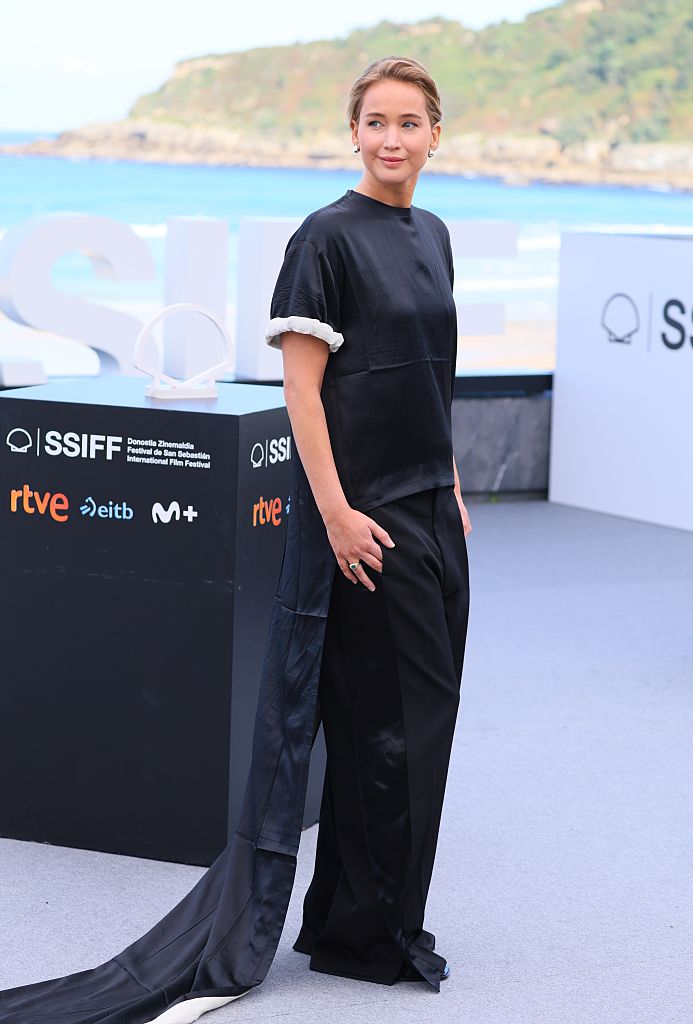 Jennifer Lawrence Phoebe Philo szettben a San Sebastian International Film Festivalon