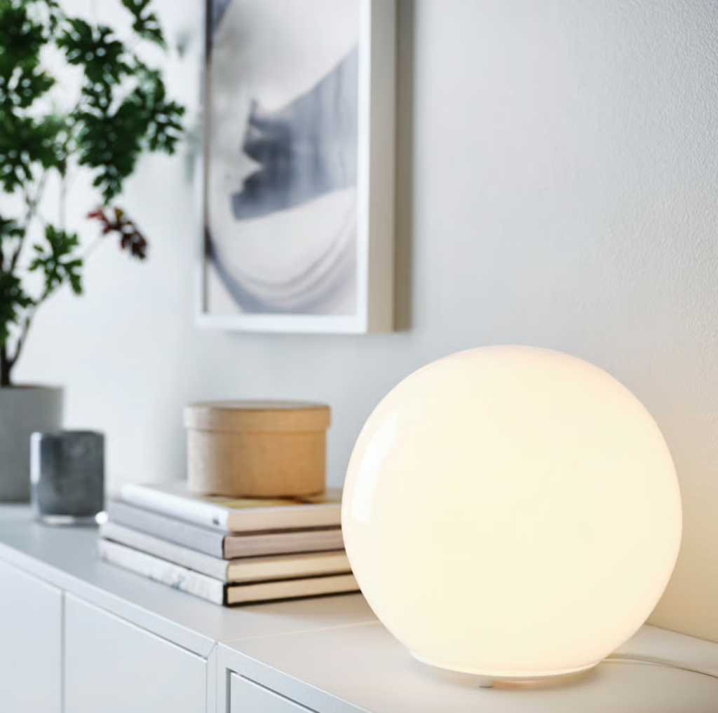 IKEA gömb alakú olvasólámpa