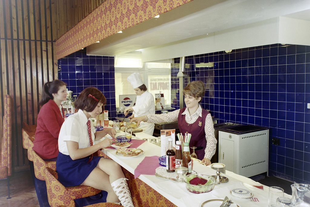 Retro büfé szendvicsekkel