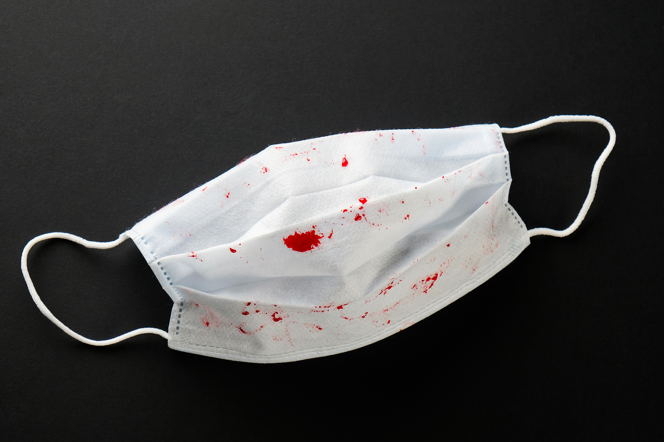 orvosi maszk véres