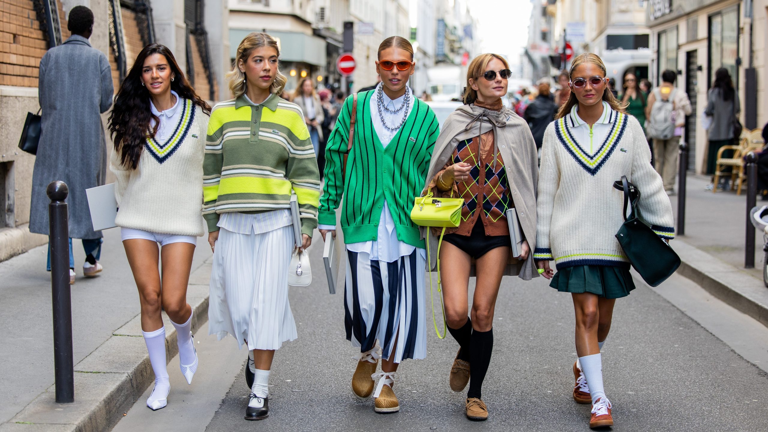 vasarolhatunk-tarsadalmi-statuszt-par-szep-ruhaval | Marie Claire Street fashion fotó