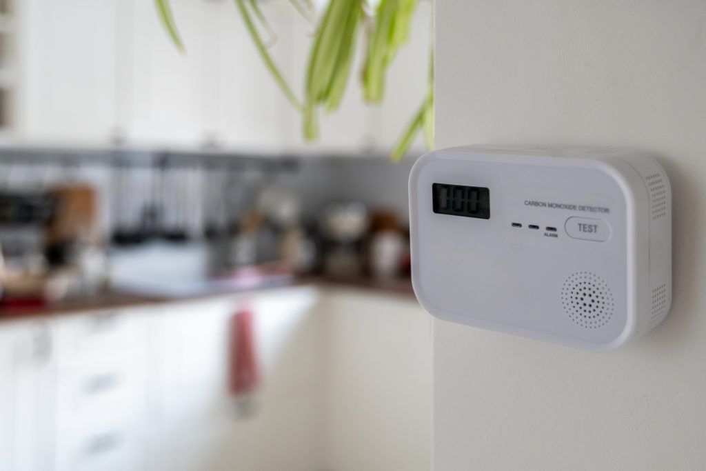 Szén-monoxid detektor a lakásban