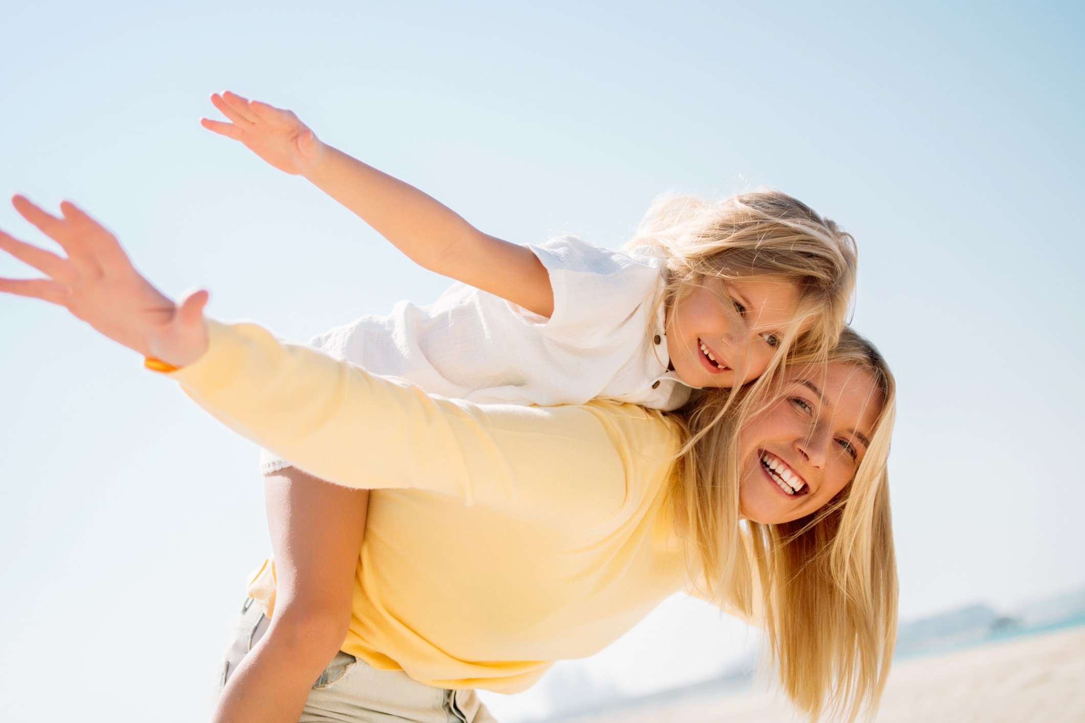 Boldog anya és gyermek