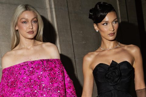 A fekete ruhát viselő Gigi Hadid és rózsaszín ruhát viselő Bella Hadid a 2022-es Prince's Trust gálán