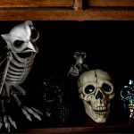 Csontváz bagoly és koponya halloween dekoráció