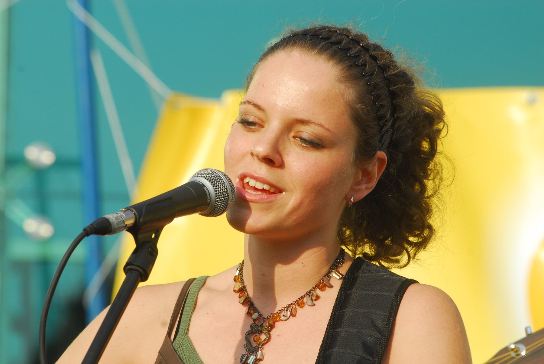 Schmidt Vera a mai napig énekel