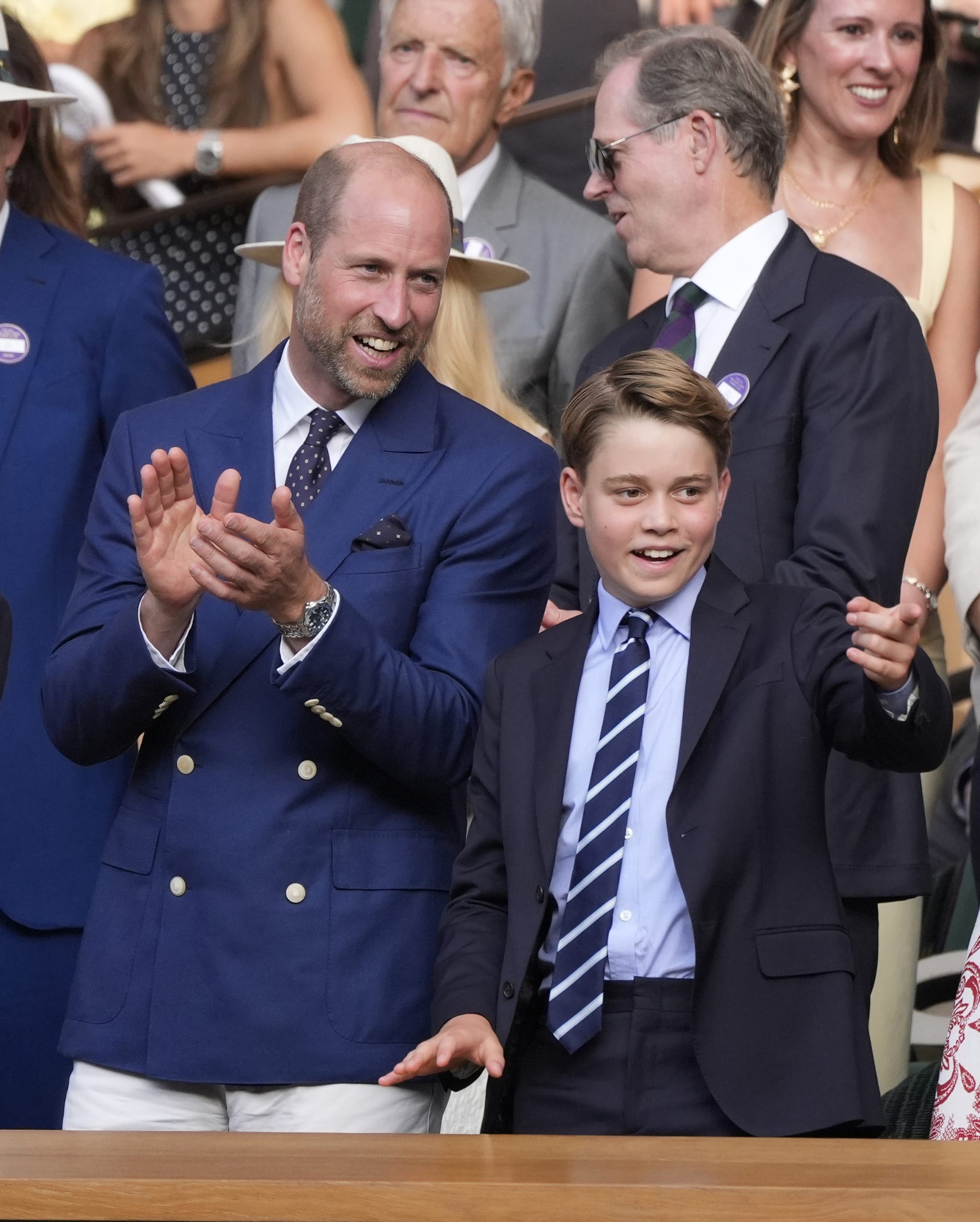 Vilmos és György herceg a királyi páholyban a 2025-ös wimbledoni teniszbajnokságon