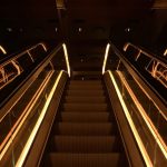 Sötét mozgólépcső