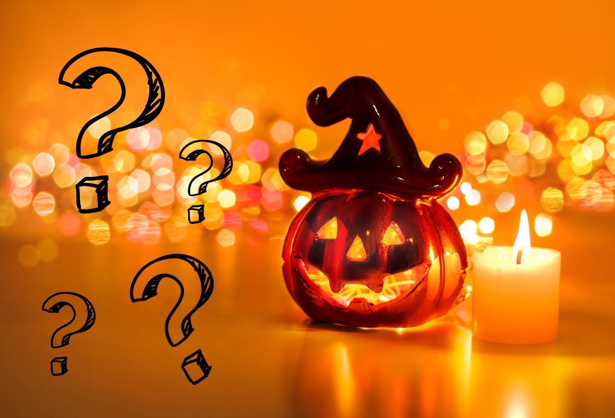 Halloween tök, halottak napi gyertya narancssárga fényfüzéres háttér előtt, fekete rajzolt kérdőjelek