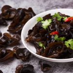 Fafül gomba kínai fekete gomba tányérban