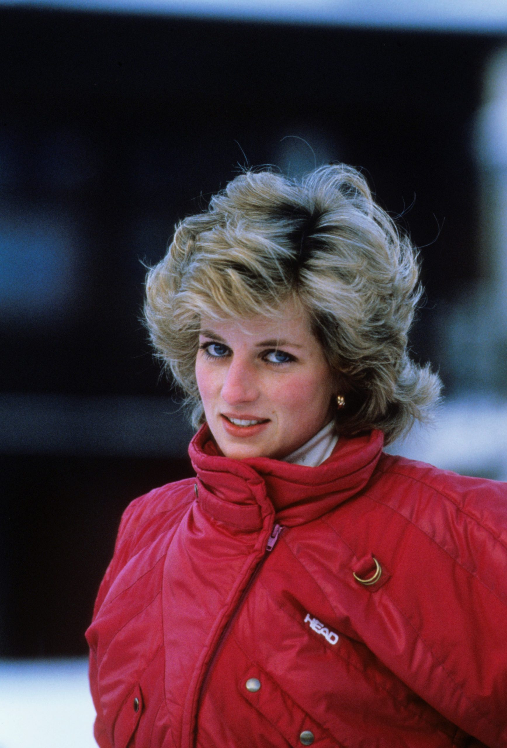 diana-hercegno-frizuraja-sieles-kozben-igy-maradt-tokeletes | Marie Claire Diana hercegnő síelés közben Liechtensteinben, 1985. január 24-én