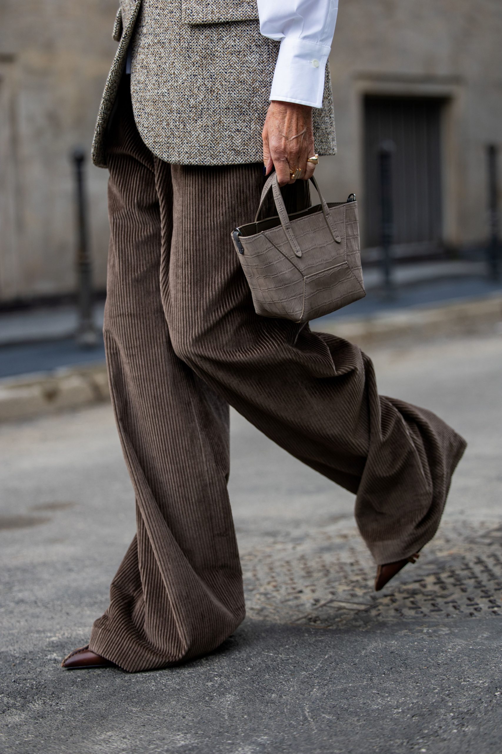 Szürkés barna kordbársony nadrág