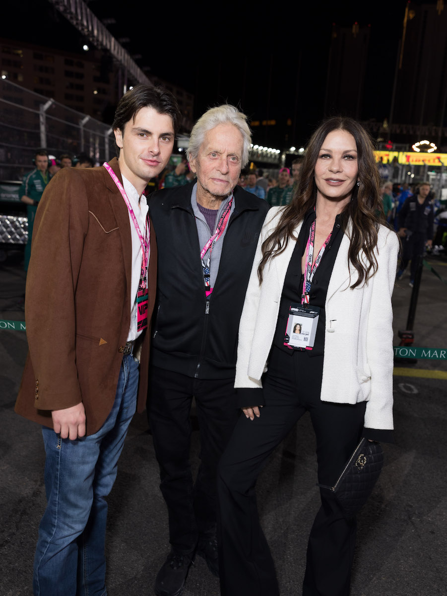 Dylan Douglas, Michael Douglas és Catherine Zeta-Jones az F1 Grand Prix Las Vegas eseményen