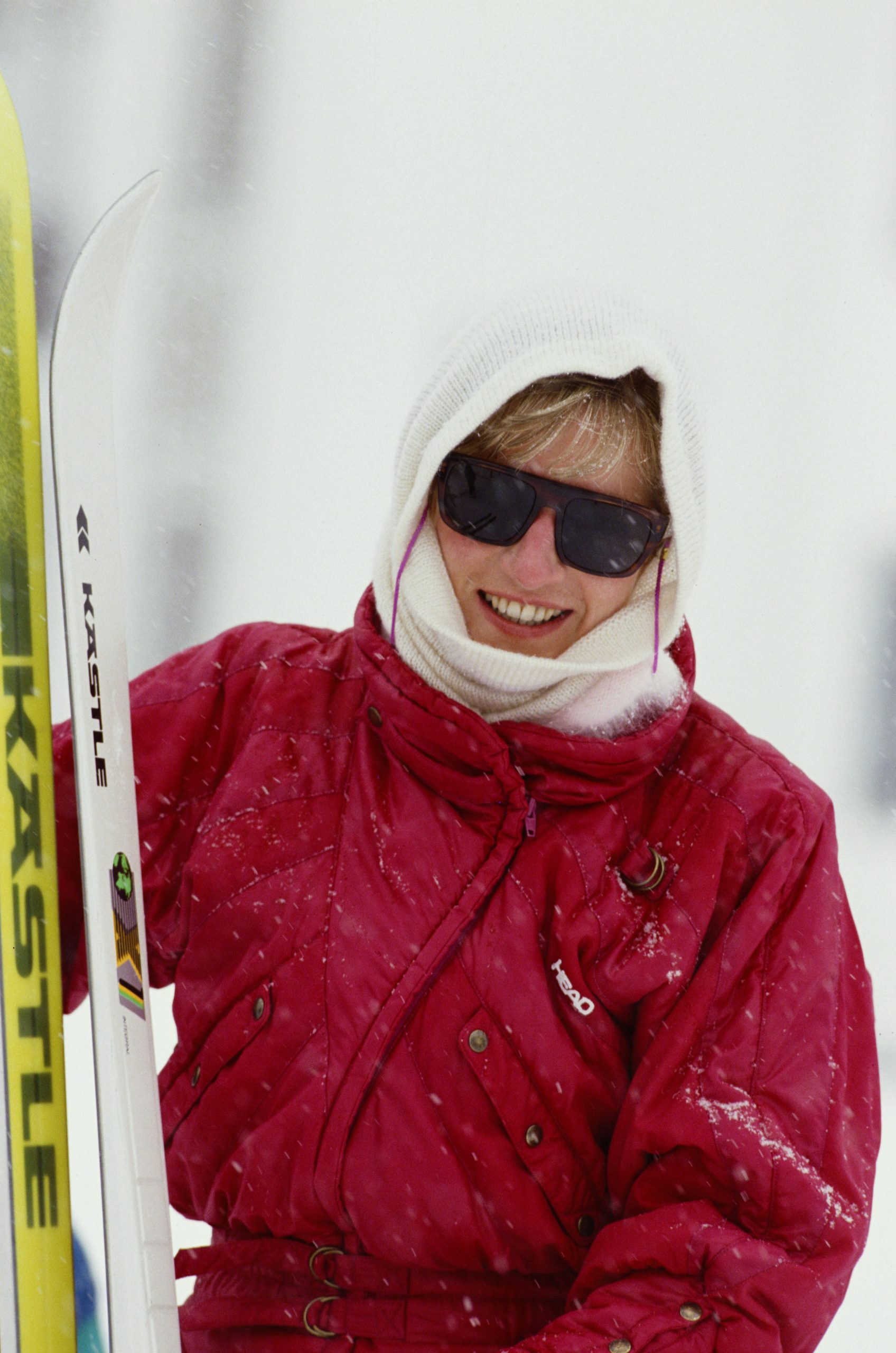 diana-hercegno-frizuraja-sieles-kozben-igy-maradt-tokeletes | Marie Claire Diana hercegnő síelés közben Lechben, Ausztriában, 1992 márciusában.