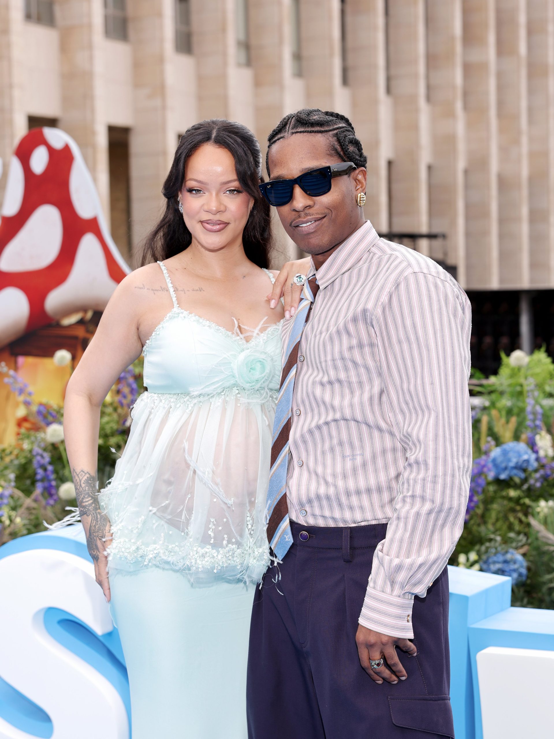 A várandós Rihanna és A$AP Rocky a Hupikék törpikék világpremierjén