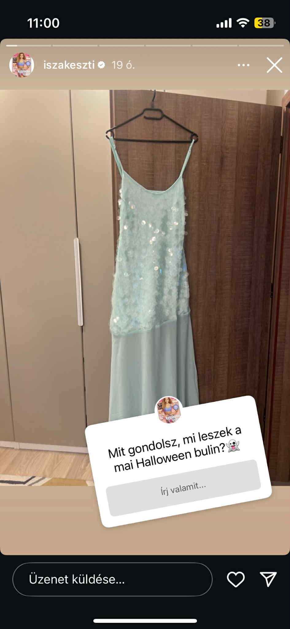 Iszak Eszter kishableány ruhája