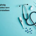 Kék háttér, sztetoszkóp, lázmérő, kapszulák, injekciós tűk