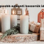 Modern adventi koszorú, fatörzs karikán négy, számozott, halványzöld,v astag gyertya, fenyőág, barna papírba csomagolt ajándékok, háttérben stilizált házak