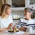 Anya és felnőtt lánya