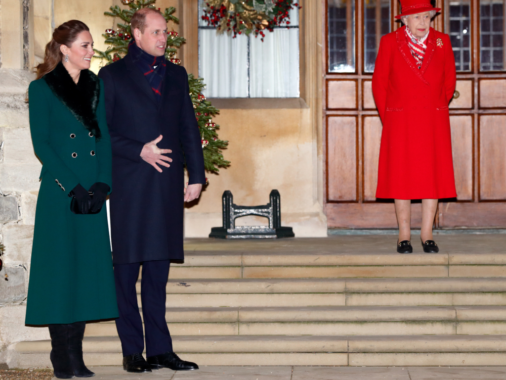 Katalin hercegné, Vilmos herceg és II. Erzsébet királynő 2020-ban a windsori kastély előtt