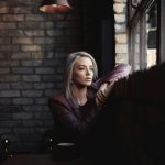 5. Fél a jövőbeli fájdalomtól: Ha egy nő látszólag végtelen számú, mások által okozott árulást és fájdalmat tapasztalt, akkor idősebb korban nehezen tud megbocsátani. Ez valószínűleg a jövőbeli fájdalmaktól való félelem miatt van.