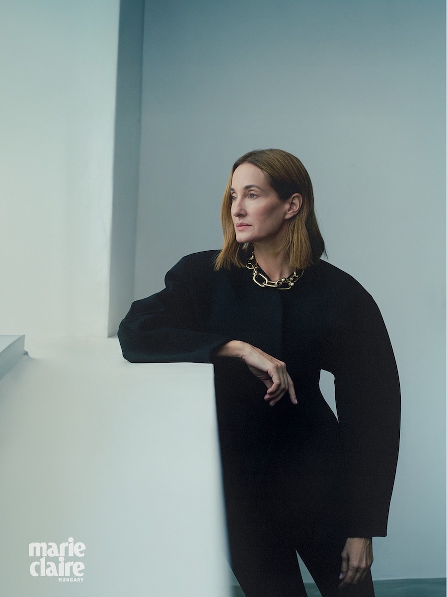 Epres Panni fekete ruhában