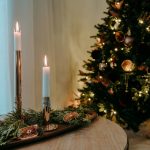 Gyertyák és karácsonyfa