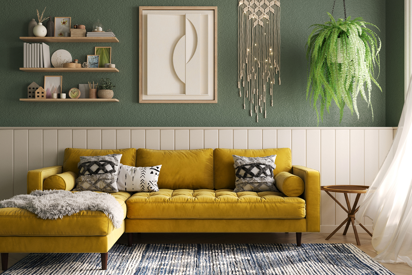 Hangulatos vintage nappali belső sárga kanapéval, fehér fa lambériával és zöld falakkal