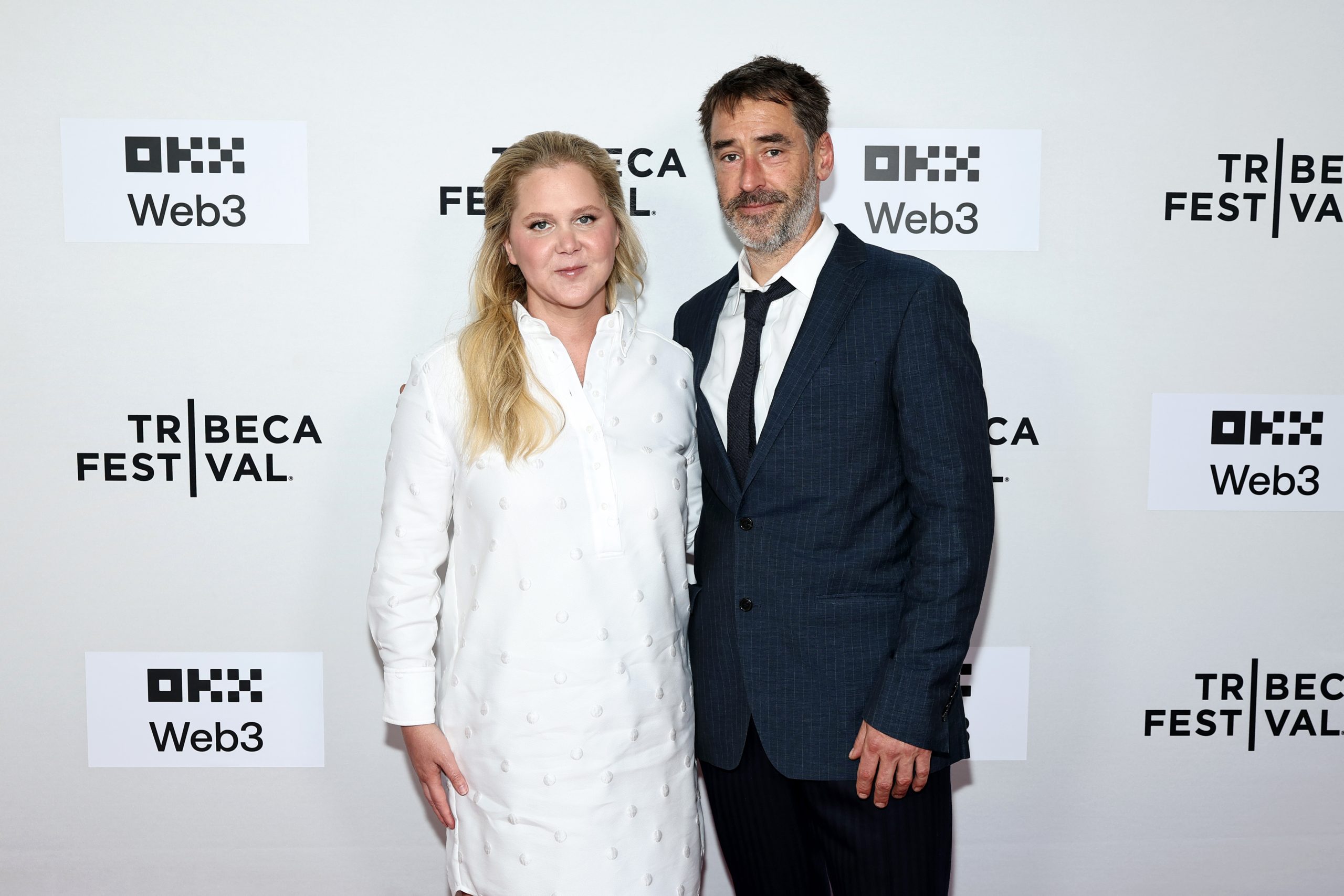 Amy Schumer és férje, Chris Fischer 2025-ben a Tribeca Filmfesztiválon