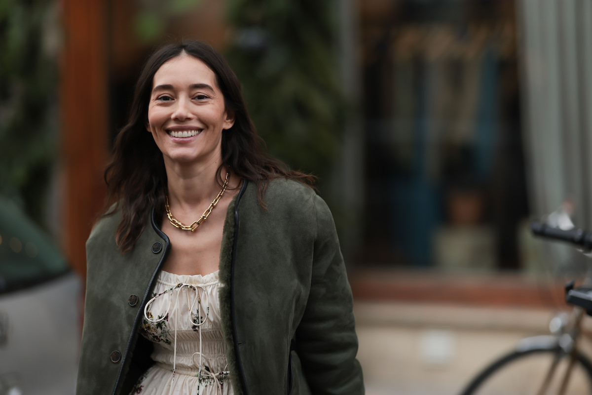 Anna Schürrle olívazöld Blaze Milano dzsekiben.