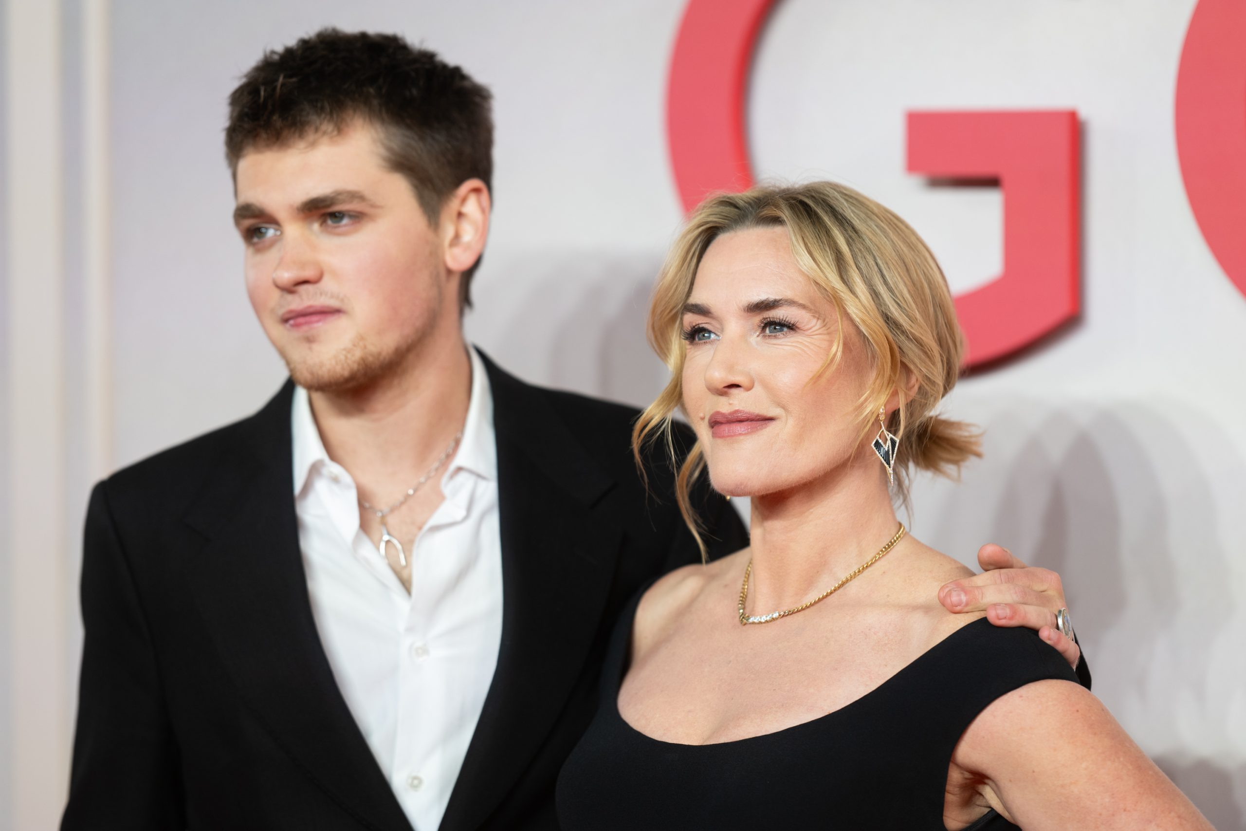 Kate Winslet és fia, Joe Anders közös filmjük premierjén Londonban