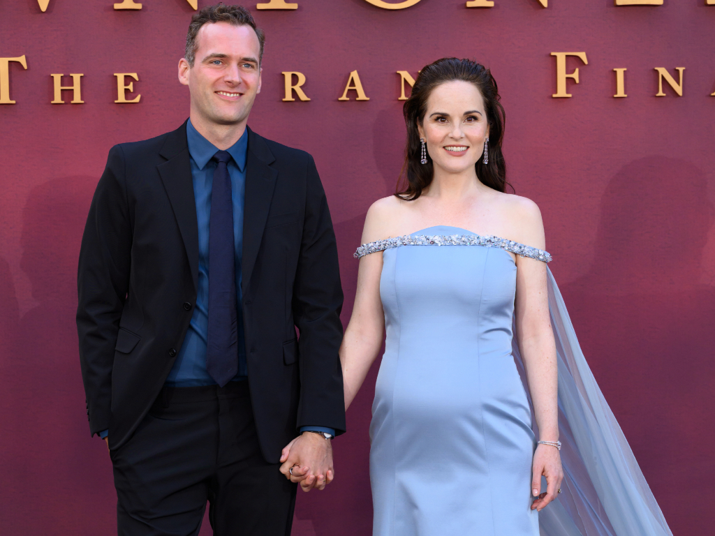 A várandós Michelle Dockery és Jasper Waller-Bridge a Downton Abbey: A nagy finálé londoni premierjén