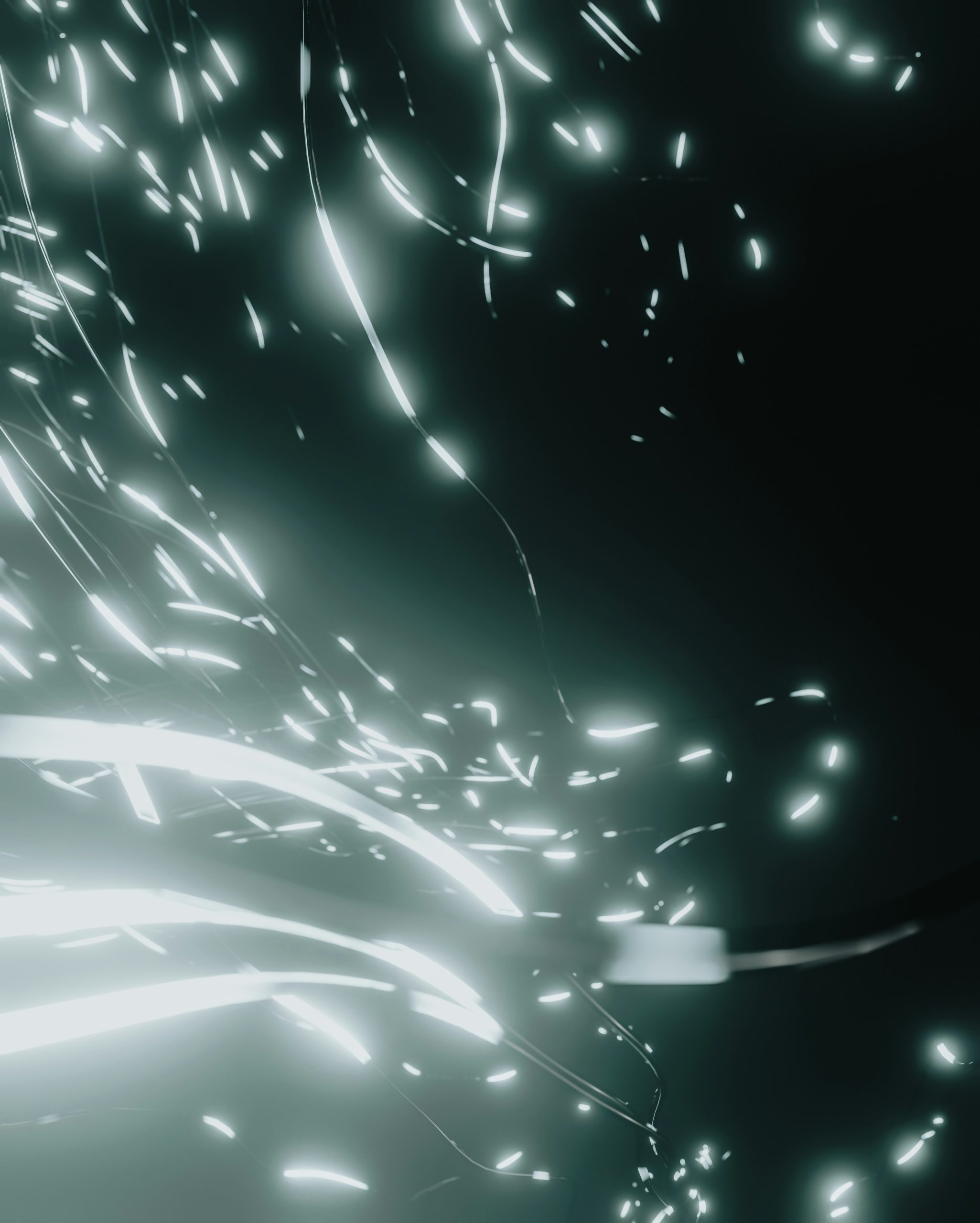 Fényvillanások sötét háttér előtt