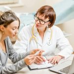 Nő az orvosnál