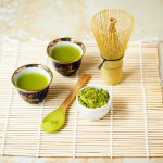 Japán zöld tea készlet két csészével, ecsettel