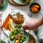 3. Alacsonyabb zsír- és cukortartalmú ételek fogyasztása: Az alacsonyabb zsír- és cukortartalmú ételek, valamint az egészségesebb alternatívák – például a teljes kiőrlésű gabonák és a zöldségek – választása segíthet csökkenteni a gyomorbaj lehetőségét.