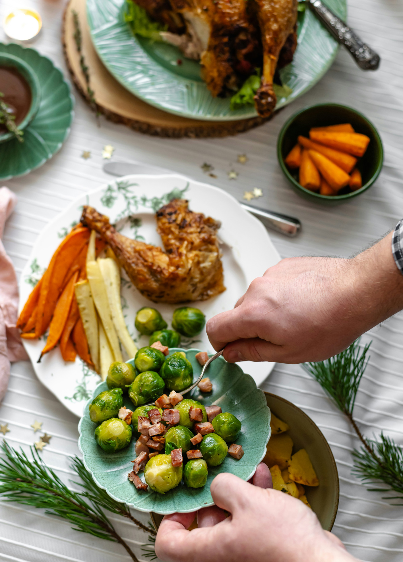 3. Alacsonyabb zsír- és cukortartalmú ételek fogyasztása: Az alacsonyabb zsír- és cukortartalmú ételek, valamint az egészségesebb alternatívák – például a teljes kiőrlésű gabonák és a zöldségek – választása segíthet csökkenteni a gyomorbaj lehetőségét.