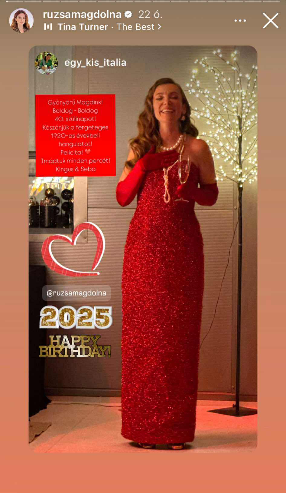 Rúzsa Magdi vörös ruhában