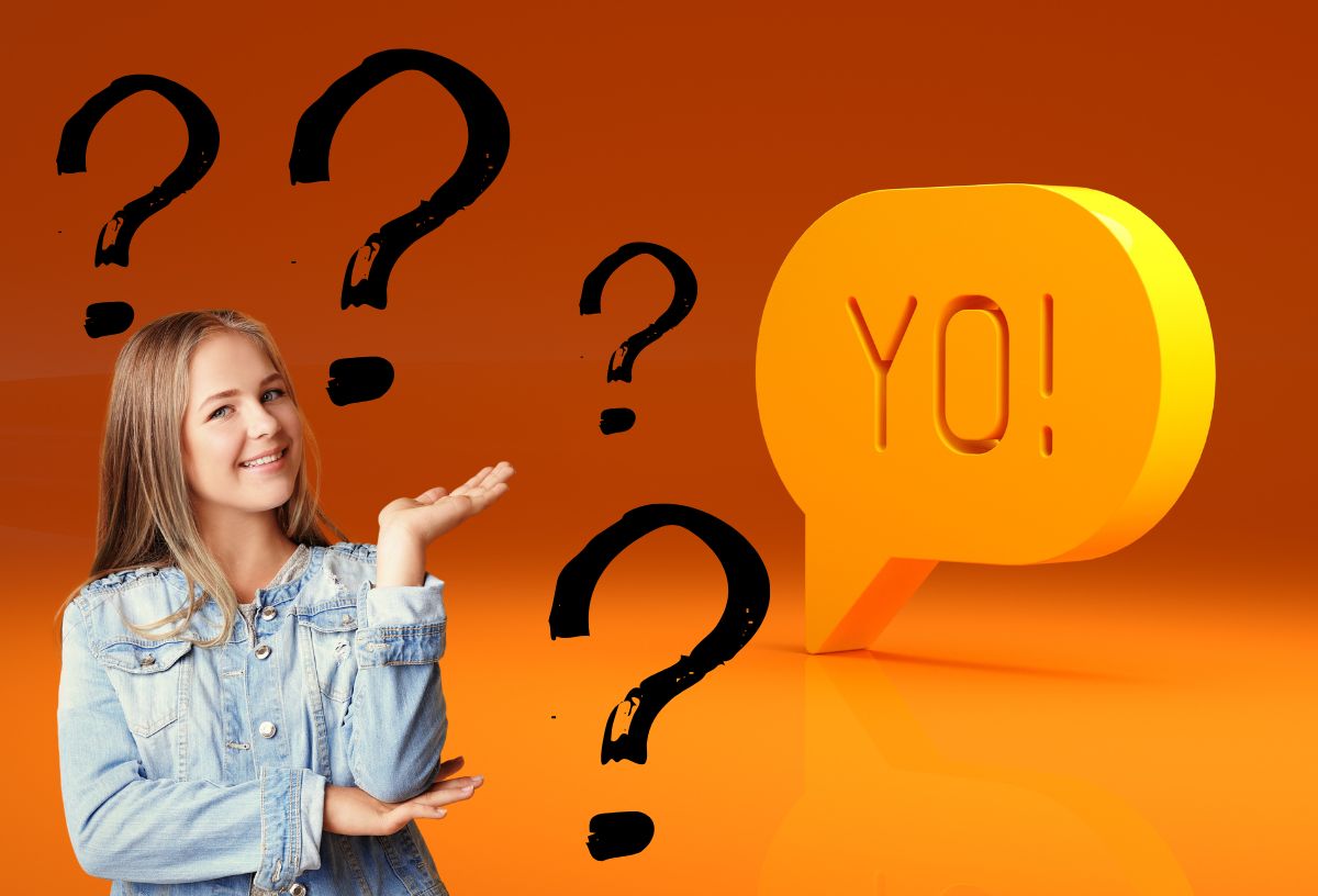 Yo! kifejezés sárga térbeli szövegbuborékban a háttérben, tinilány kérdőn mutat, fekete kérdőjelek